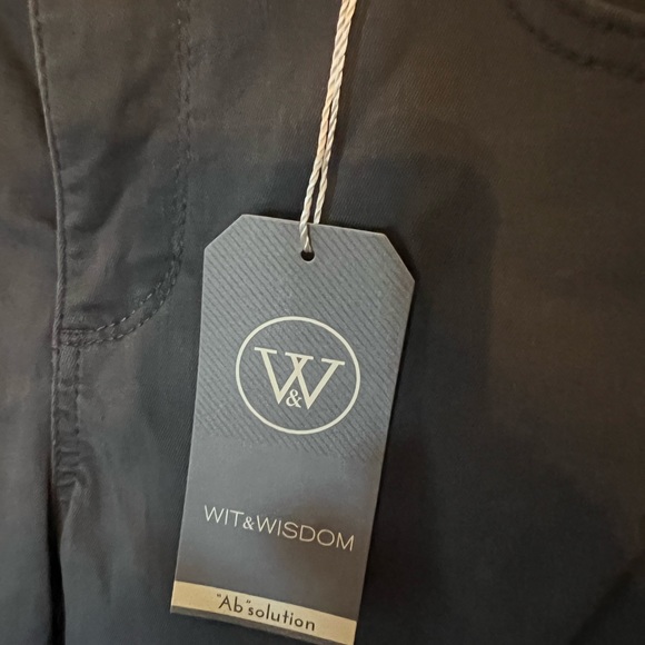 NWT Wit & Wisdom Cuffed Shorts, Gray, Size 4 - Picture 3 of 7